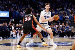 Scotto：魔術(shù)計(jì)劃與科林-卡斯?fàn)栴D簽下一份雙向合同