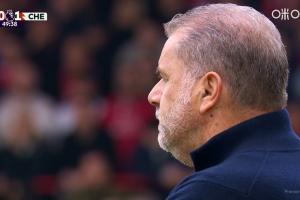 被群嘲！跟隊(duì)：諾丁漢森林、切爾西球迷看臺(tái)上共同嘲諷澳波將下課