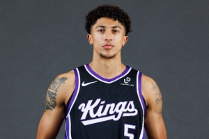 表現(xiàn)可以！24號(hào)秀克利福德首節(jié)4中3拿到7分2助1斷