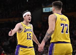 這就是常規(guī)賽首發(fā)！湖人首發(fā)：東契奇/文森特/里夫斯/八村塁/艾頓