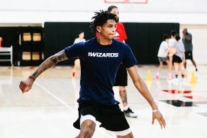 AJ-約翰遜曬訓(xùn)練生活照 還曬出帶有個(gè)人Logo的背包