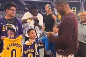 威少拒簽湖人球衣？美網(wǎng)友：有些篇章最好別署名 他真的無法接受