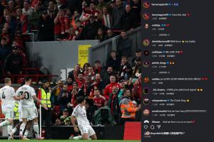 紅魔心??馬奎爾賽后曬滑跪慶祝照，配文：我愛(ài)這家俱樂(lè)部