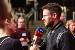 小雷：或許拉爵的言論改變了更衣室 姆伯莫+庫(kù)尼亞配得上曼聯(lián)球衣