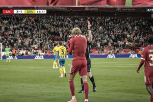 紅牌惹的禍？?；倏巳炯t后1停1首發(fā)2替補(bǔ)，3場(chǎng)0球0助利物浦全負(fù)