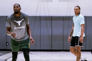 班凱羅談和杜蘭特一起訓(xùn)練：他的命中率能達到85% 這太強了