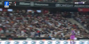 鬧烏龍！因誤將球迷反恐口號(hào)聽(tīng)成恐同口號(hào)，法甲裁判中斷比賽