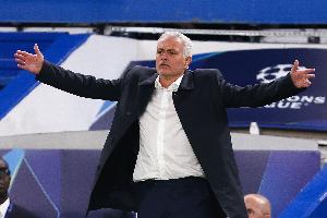 0-3不敵紐卡！多家葡媒聚焦穆里尼奧：用人不佳，“砌的墻倒了”