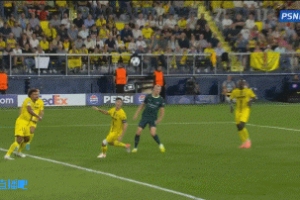 B席第22分鐘禁區(qū)內(nèi)抬腳過高，被主裁判出示黃牌