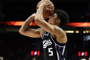 施羅德：克利福德閱讀比賽的能力很強(qiáng)&有自己的節(jié)奏 傳球也非常棒