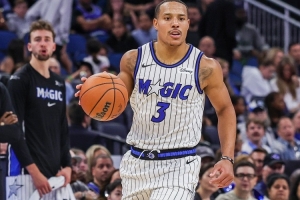 手感在線！貝恩首節(jié)出戰(zhàn)8分鐘 5中3&三分2中2拿到10分