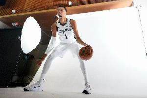 沒投三分！Skip：文班展現(xiàn)強(qiáng)大攻防實(shí)力 我就說他少投三分就好了