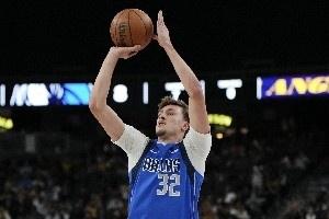 樂透秀首秀都啥表現(xiàn)？探花34分 弗拉格兩雙 11人登場8人得分上雙