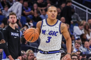 不準(zhǔn)！貝恩14投5中得15分7板5助 末節(jié)5中1僅得到2分