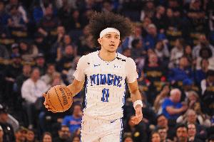 布萊克替補(bǔ)30分鐘 9中6&6罰全中拿19分5板 也出現(xiàn)5失誤