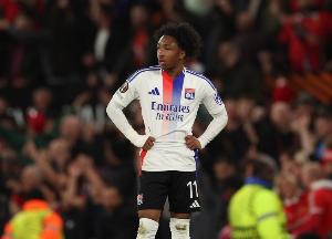 官方：里昂邊鋒馬利克-福法納右腳踝嚴重扭傷，將傷缺數(shù)個月