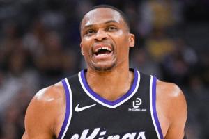 搶板積極！威少三分6中4砍18分6板6助 兩次兩罰不中大失水準(zhǔn)