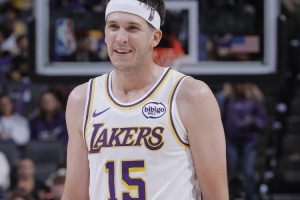 施羅德：東詹缺陣?yán)锓蛩咕统闪撕诵倪M(jìn)攻點(diǎn) 他擁有無限開火權(quán)