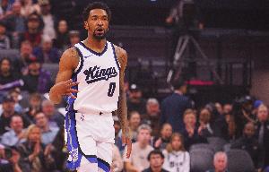 替補(bǔ)火力點(diǎn)！蒙克三節(jié)9中5拿下15分1板2助2斷2帽