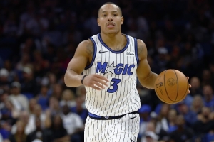 防守不力！貝恩17投10中空砍24分 對(duì)位76人后衛(wèi)群吃到六次犯規(guī)