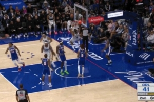 狀元出口氣！班凱羅強突頂開埃奇庫姆 上演雙手暴扣