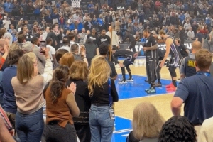 曾經(jīng)的俄城之子！威少作為客隊(duì)球員出場(chǎng) 雷霆全場(chǎng)爆發(fā)歡呼&掌聲