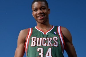 米德爾頓：對字母哥的初印象是又高又瘦 當(dāng)時我需要和他競爭