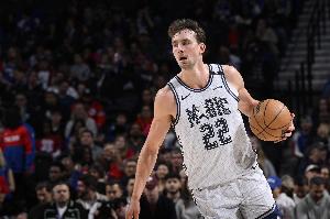 手感火熱！小瓦格納上半場(chǎng)10投7中&三分3中2攻下18分3板1助