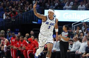 效率超高！班凱羅半場(chǎng)12中8得23分6板2蓋帽 正負(fù)值達(dá)+14