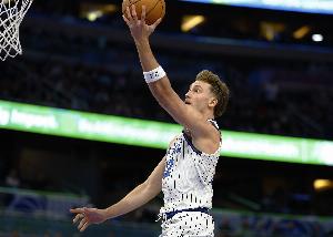 狀態(tài)火熱！小瓦格納半場(chǎng)10中6轟下20分1板4助1斷