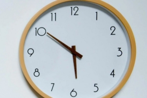 ??【小貼士】明日起美國(guó)進(jìn)入冬令時(shí)??NBA看球時(shí)間延后1小時(shí)~