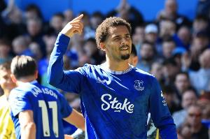 上賽季以來英超僅5人左右腳進球皆5+：薩拉赫、恩迪亞耶在列