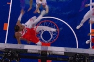 沖人去的！麥克布萊德身后攔下薩爾&一級惡犯