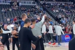 重返丹佛！威少今日首發(fā)戰(zhàn)舊主 賽前和約基奇嘻嘻哈哈親切互動