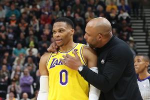 自殺五小創(chuàng)始人！湖記：只有哈姆能支教拉文+威少+莫蘭特的后場(chǎng)