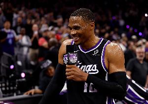 23分16板10助！美媒：不敢相信威少整個夏天都在等待工作機會??