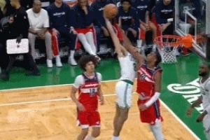 十佳球沒(méi)了！米諾特沖天欲隔扣薩爾被犯下 奇才挑戰(zhàn)還成功