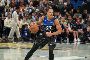 三分1中0！薩格斯：我們要提高執(zhí)行力 給貝恩創(chuàng)造更多三分機(jī)會(huì)