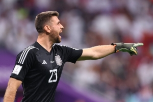 西蒙：保持狀態(tài)庫爾圖瓦是世界最佳，他撲不到的球我們都撲不到