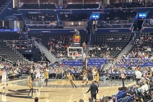 稀稀疏疏！記者曬奇才主場(chǎng)對(duì)陣籃網(wǎng)現(xiàn)場(chǎng)圖 其上座率慘淡無比