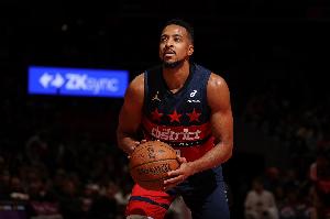 蝴蝶穿花！麥科勒姆背運(yùn)連過2人 突到籃下拉桿上籃打中