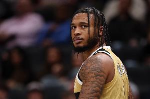 沖擊力可以！惠特摩爾8中5拿到13分6板2助1帽