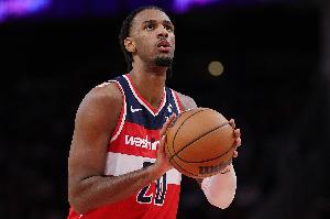 摧枯拉朽！薩爾接球順下 騰空暴起力壓吉迪暴力灌筐