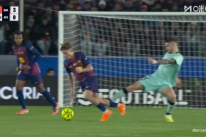 巴薩多打一人！桑賽特兇狠踢倒費爾明，被直紅罰下