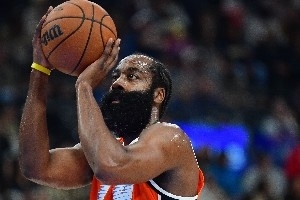 不止1次單場(chǎng)10+三分球員都有誰(shuí)？共11人 庫(kù)里比二三四名總和還多