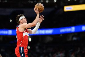 熱得發(fā)燙！基斯珀特打滿首節(jié)6中5獨(dú)得16分 三分5中4