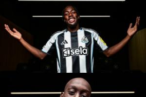 1.2億有點(diǎn)拉胯..紐卡引進(jìn)伊蘭加英超14場(chǎng)0球1助，維薩0出場(chǎng)躺病床