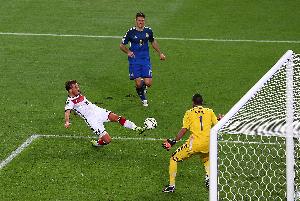 格策：14世界杯決賽絕殺出于本能，梅西一直是我的偶像