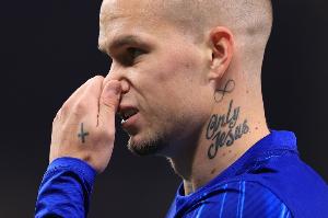 太陽報：穆德里克因車窗貼膜顏色過深被交警攔下，發(fā)現(xiàn)他無證駕駛