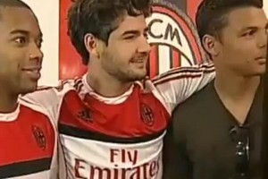 羅比尼奧、帕托和席爾瓦一起表演B-box??